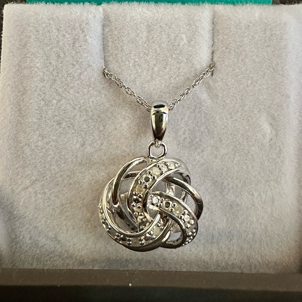 Effy NWT 1/10 carat Diamond Disc Pendant Necklace sterling silver